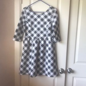 Black and white mid sleeve dress